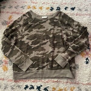 Universal thread camo long sleeve shirt